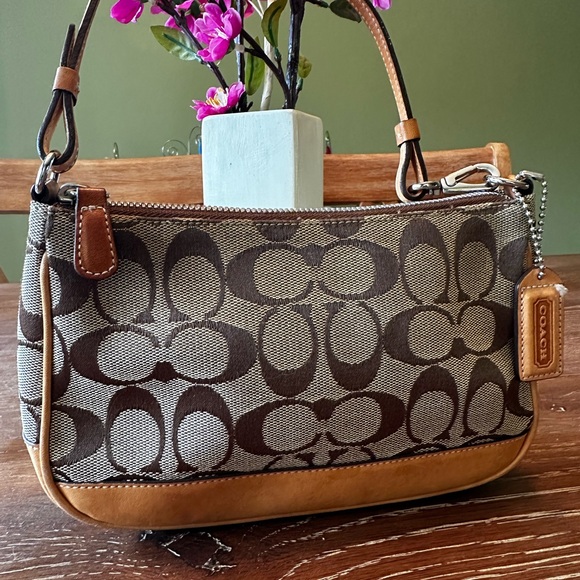🤎 Coach Tan and Brown Signature Handbag 🤎 - Picture 1 of 15